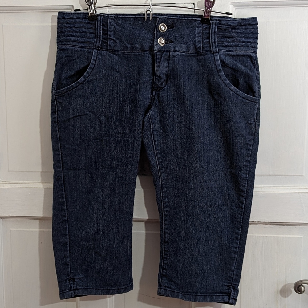 Pasion Bermuda Jean Shorts